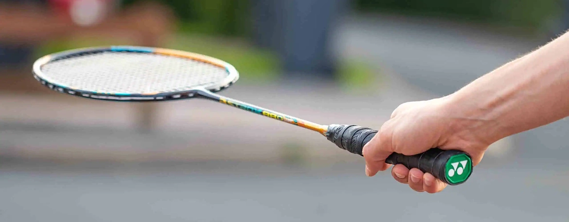  Cách cầm thuận tay tiêu chuẩn – V-Grip