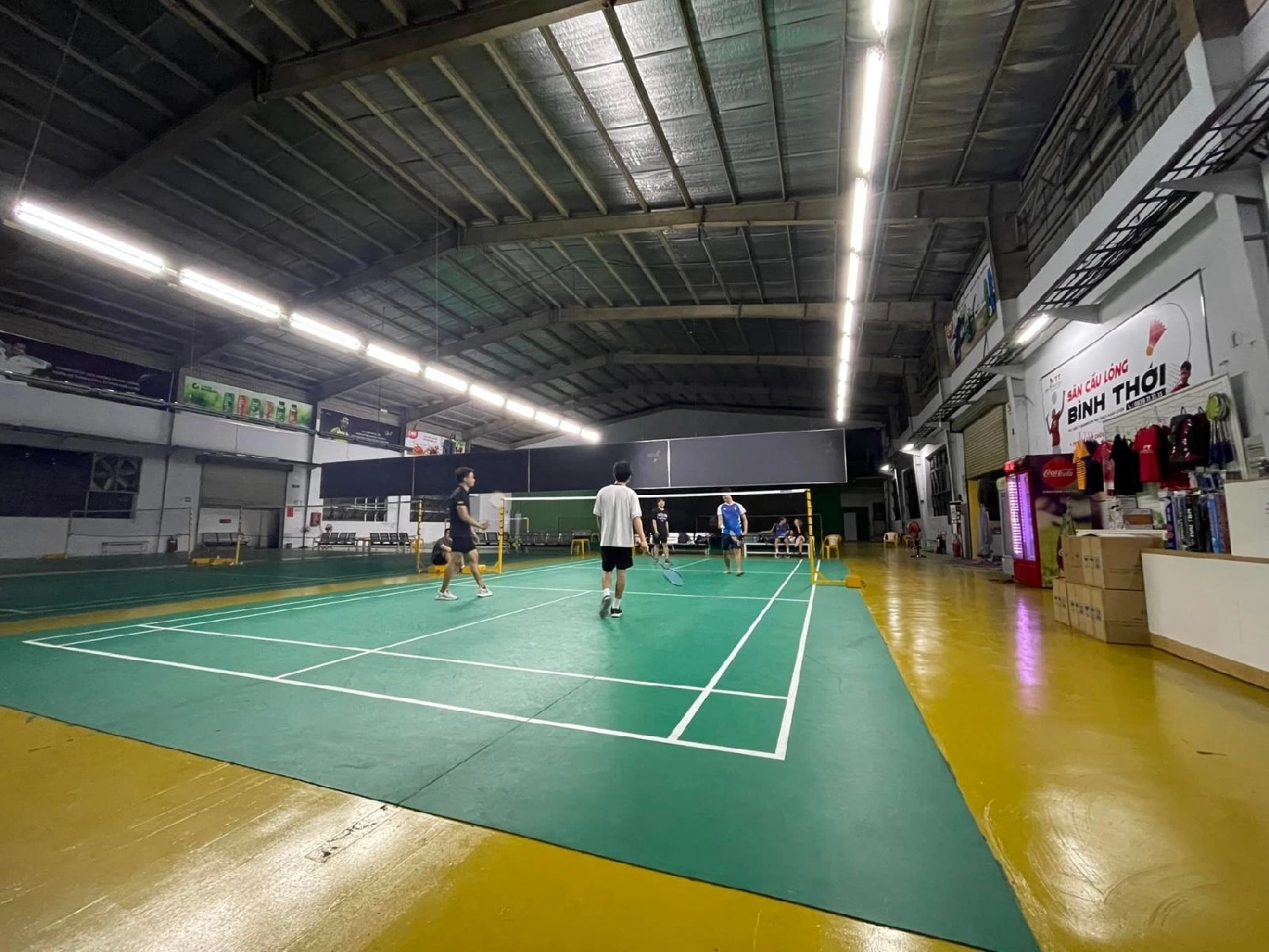 sân cầu lông Bình Thới