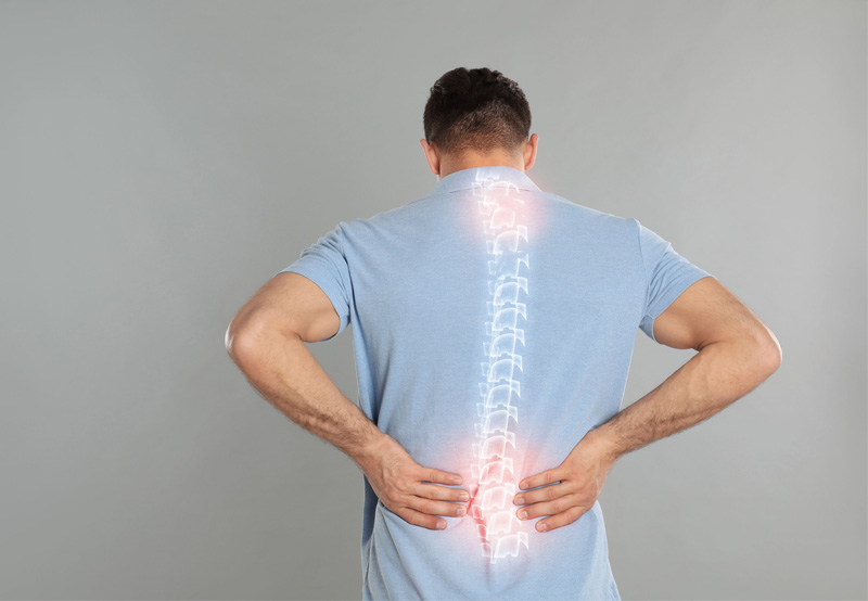 Đánh cầu lông bị đau lưng