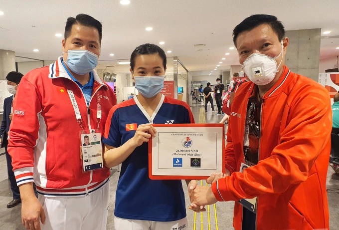 Thầy trò Nguyễn Thuỳ Linh nhận thưởng nóng sau trận thắng tại Olympic Tokyo 2020