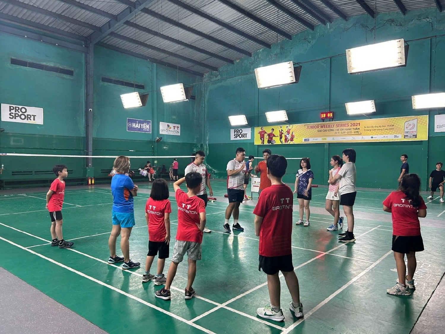 Các lớp học tại sân cầu lông 291