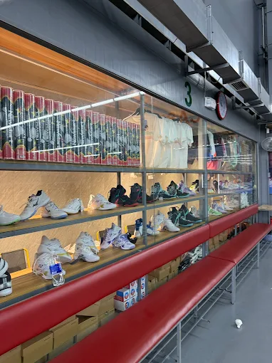 Showroom cầu lông chuyên nghiệp ở sân cầu lông An Khánh