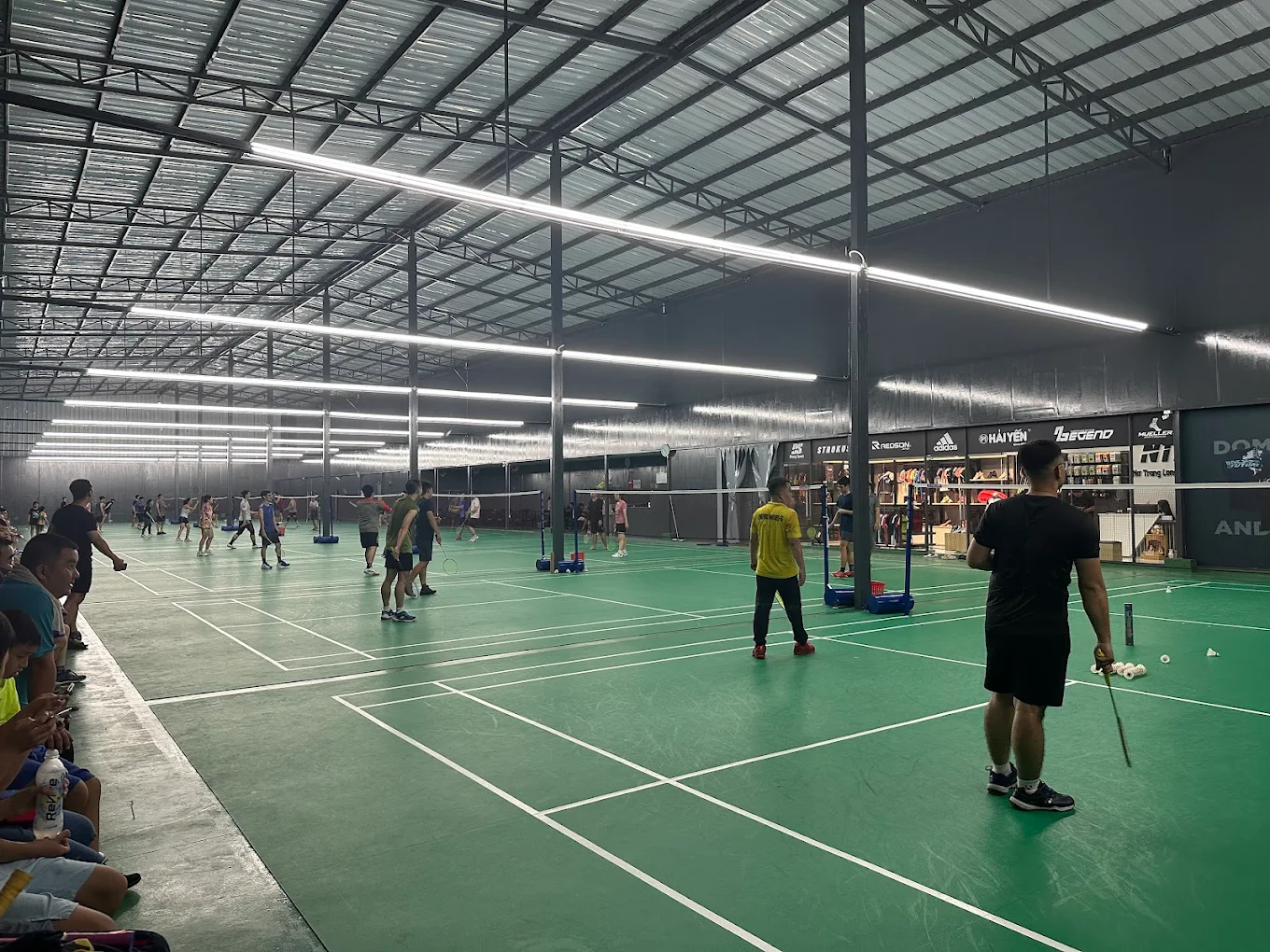 Sân cầu lông Nơ Trang Long
