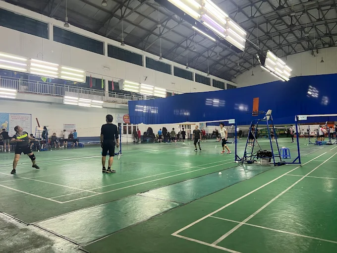 Sân Cầu Lông Nhà Thi Đấu Đền Lừ