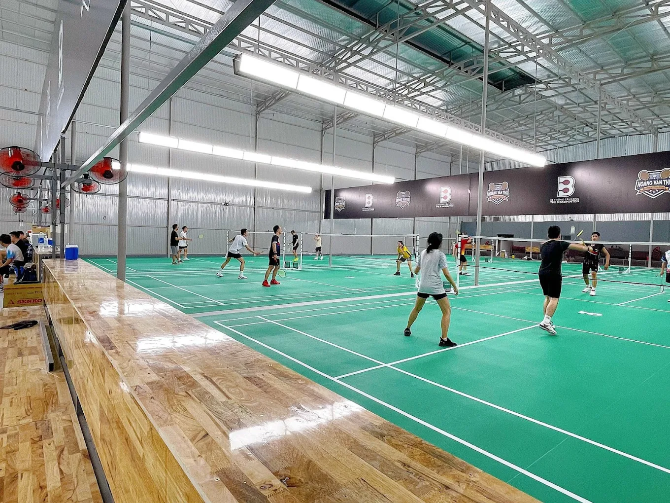 Sân cầu lông The B Hoàng Văn Thụ
