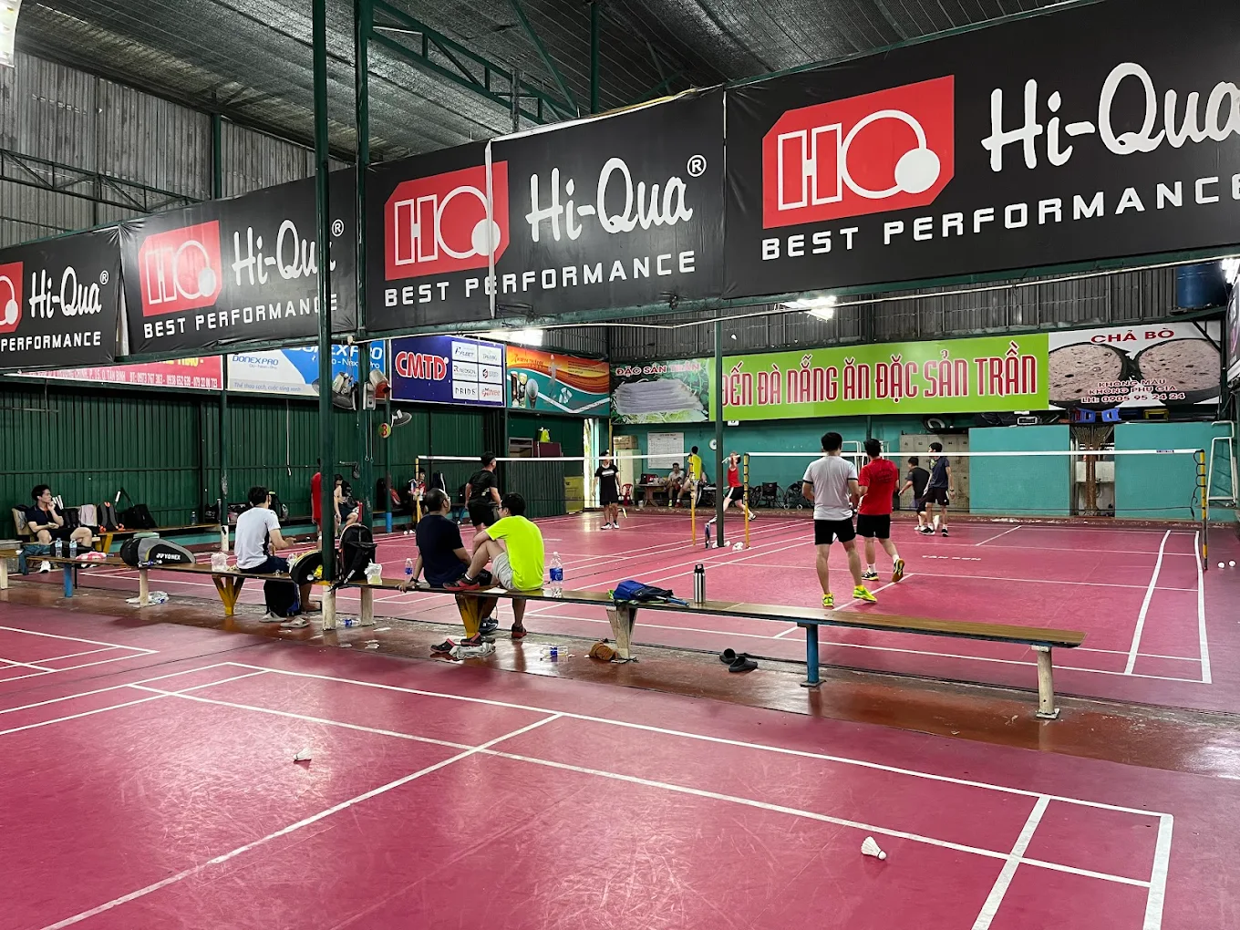 Sân cầu lông Tân Sơn