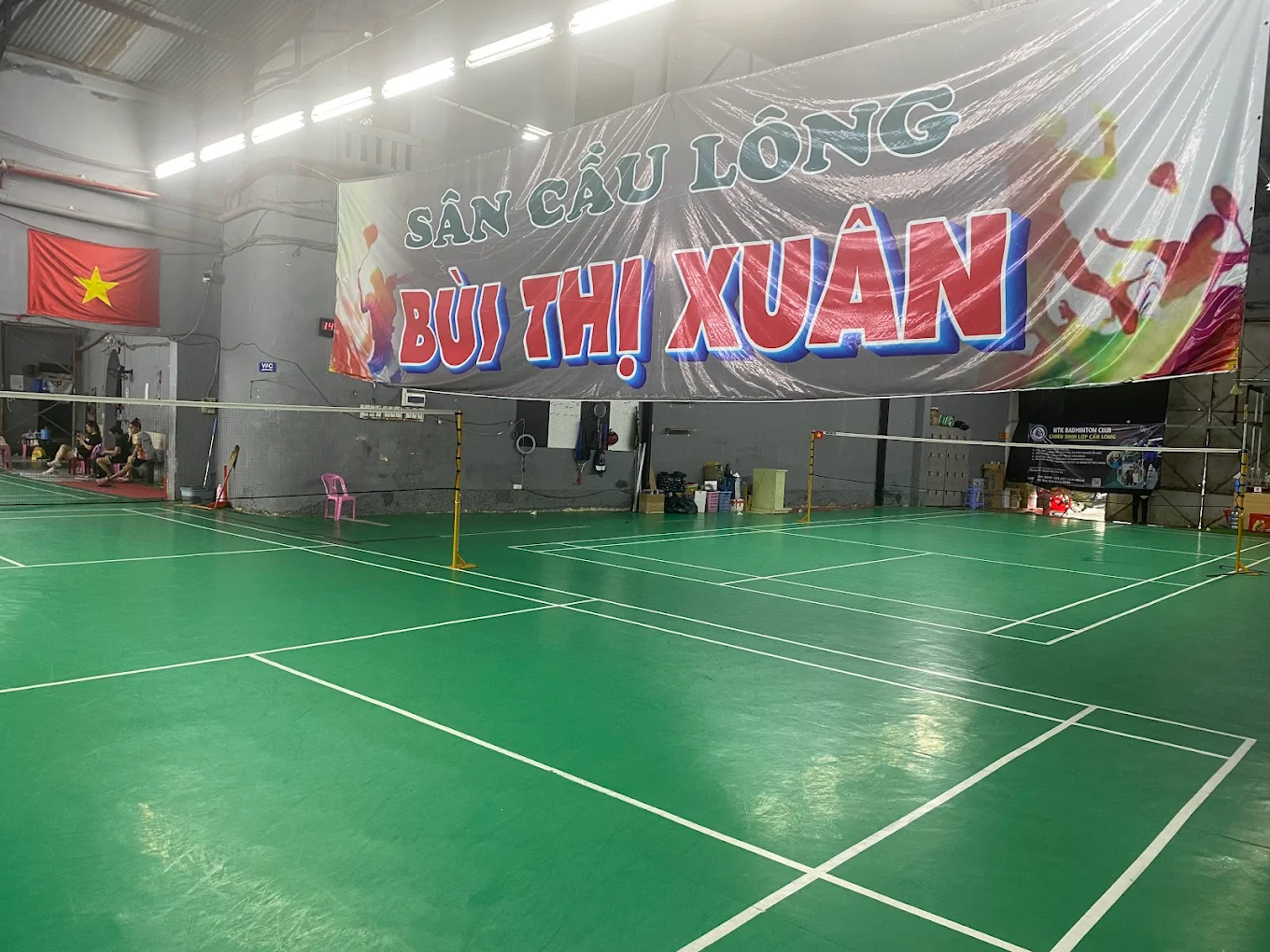 Sân cầu lông Bùi Thị Xuân