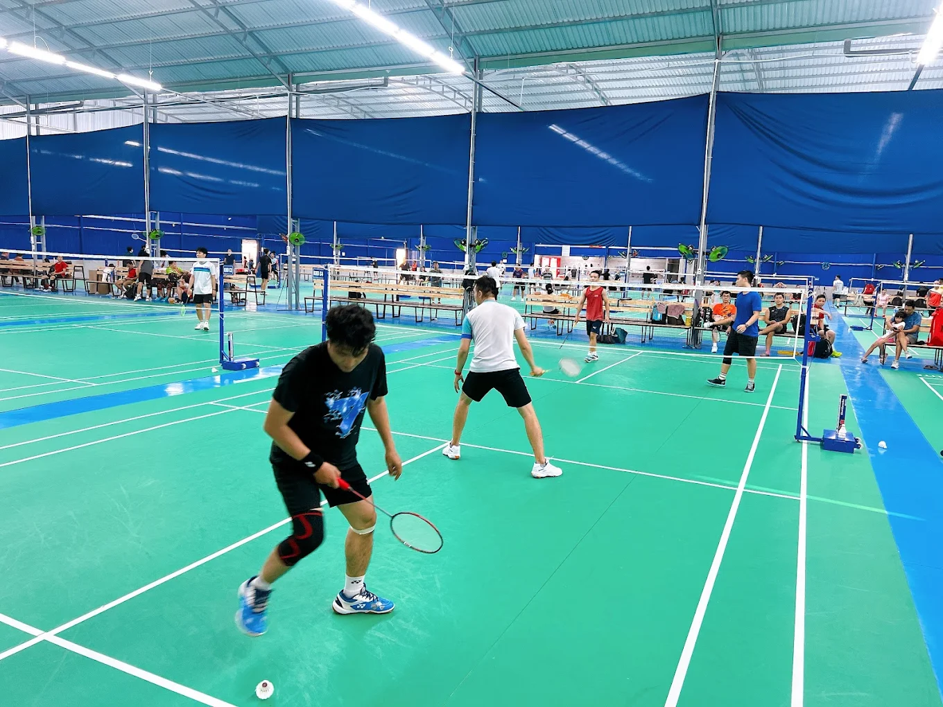 Sân cầu lông Tân Bình – Hoàng Hoa Thám