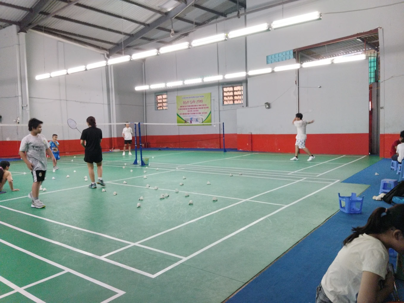 Sân cầu lông Đông Hồ